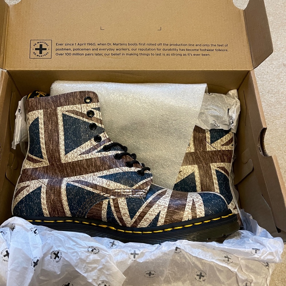 Brand New in Box Doc Martens Union Jack size 9